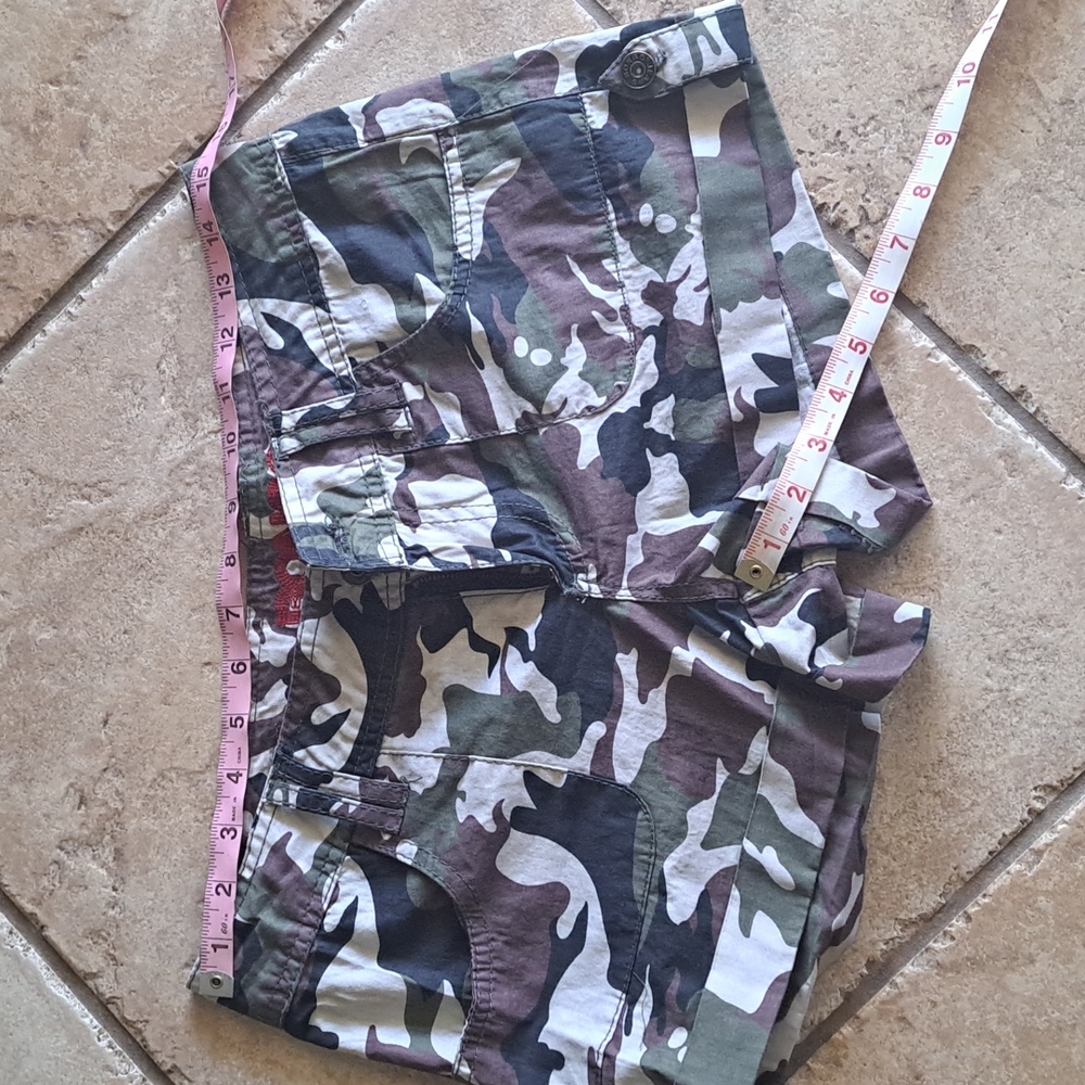 EUC camo shorts size 7 juniors